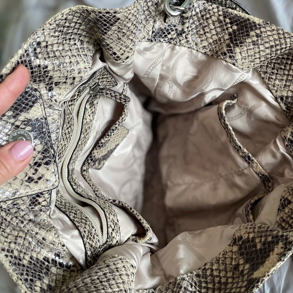 Michael Kors purse - Picture 4 of 4